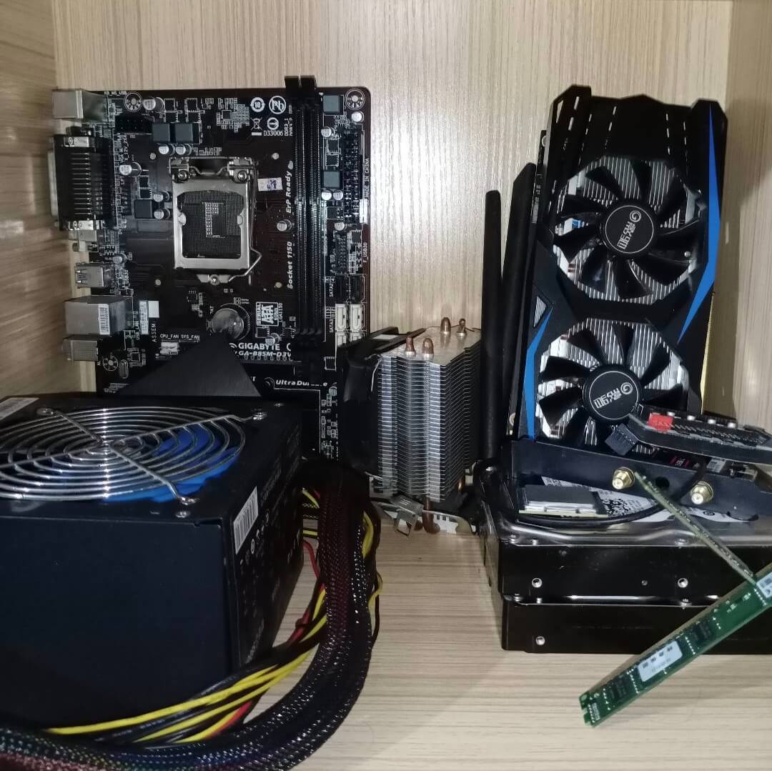 旧电脑的零件全家福